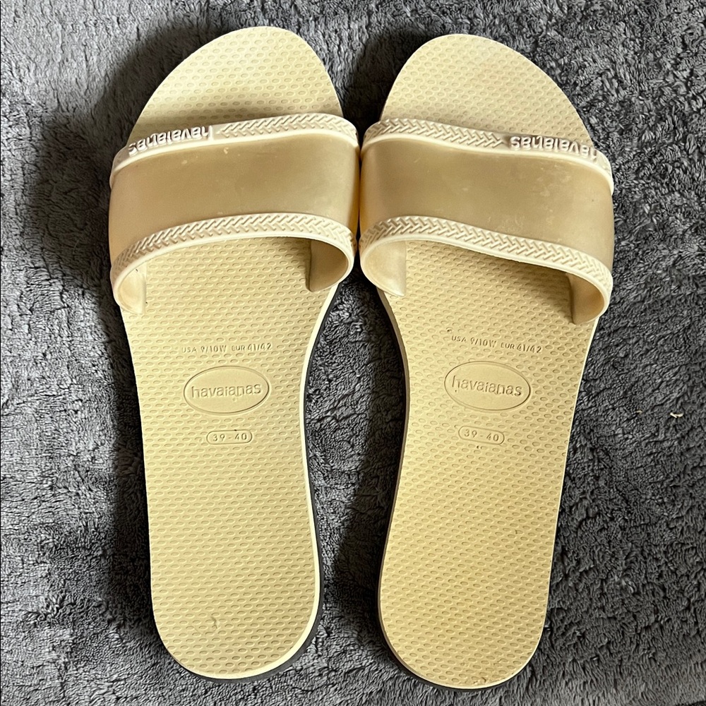 Havaianas Cream Slide Sandals